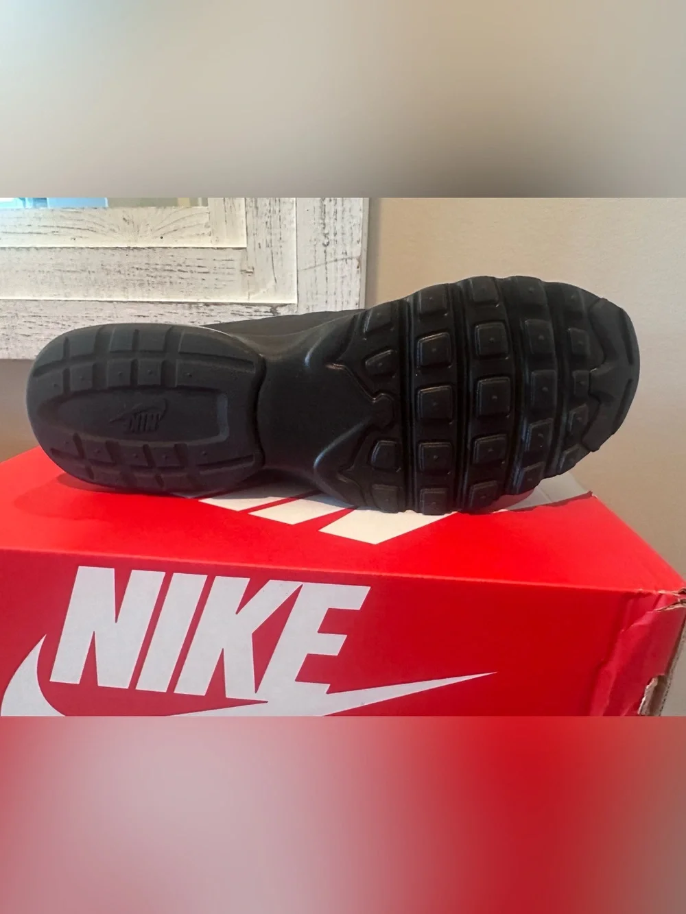 Nike Air Max Invigor Triple Black Sneakers NIB Men’s 10.5 Running Shoes